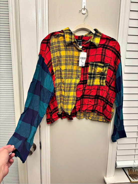 Forever 21 Tops - Forever 21 Plaid Cropped Flannel in Red & Yellow Size Large NWT